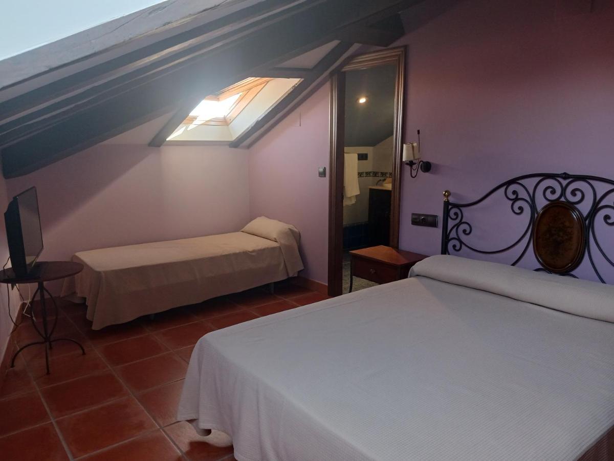 Hotel Restaurante Dona Elvira Nava del Rey Luaran gambar