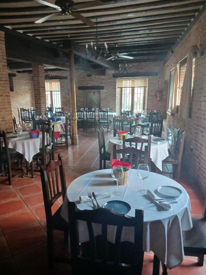 Hotel Restaurante Dona Elvira Nava del Rey Luaran gambar