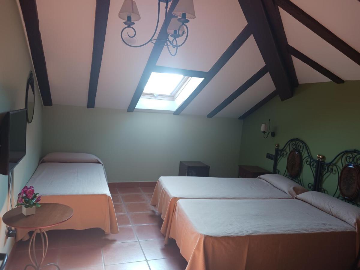 Hotel Restaurante Dona Elvira Nava del Rey Luaran gambar