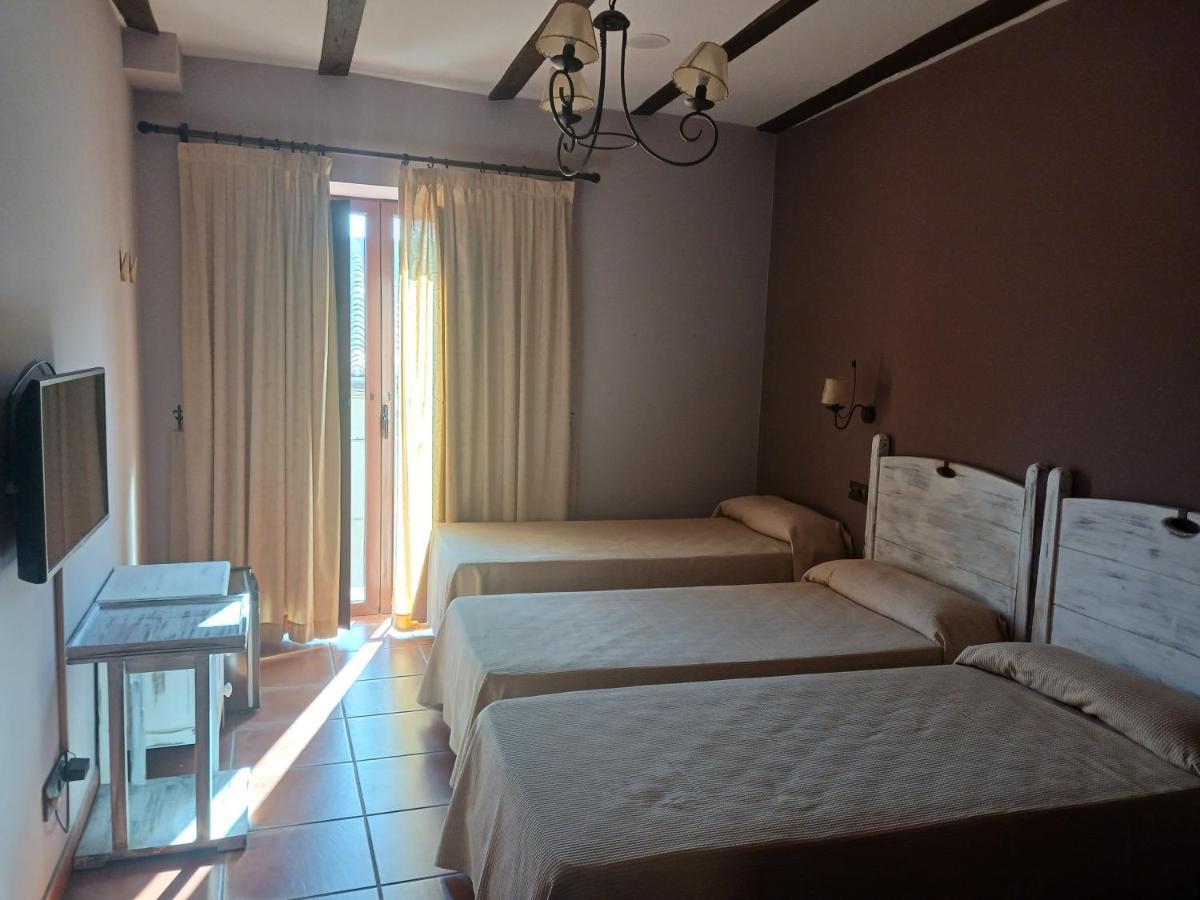 Hotel Restaurante Dona Elvira Nava del Rey Luaran gambar