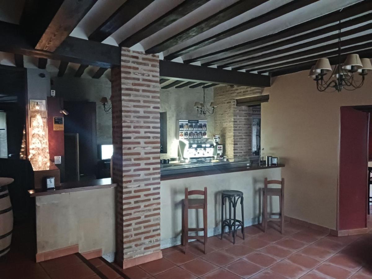 Hotel Restaurante Dona Elvira Nava del Rey Luaran gambar